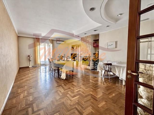 Appartamento in vendita di 154 m² in Via Monte Rosa, 6
