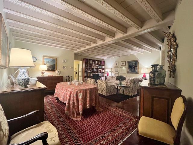 Appartamento in vendita di 154 m² in Via Marsala