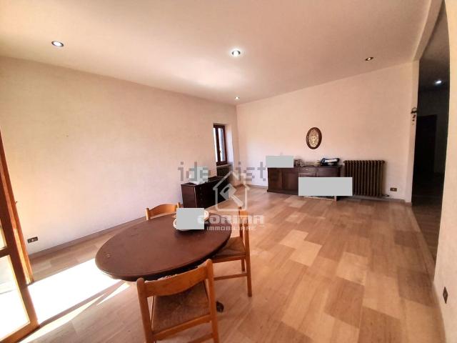 Appartamento in vendita di 154 m² in Via S. Pellico