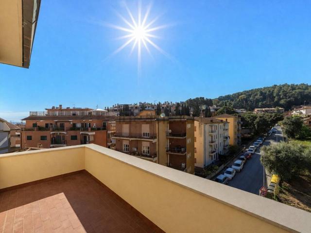 Appartamento in vendita di 154 m² in Via San Francesco d&apos Assisi, 2