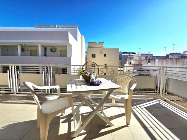 Appartamento in vendita di 154 m² in Via R. D&apos Angiò, 5