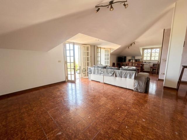 Appartamento in vendita di 155 m² in Via Alcide De Gasperi, 9