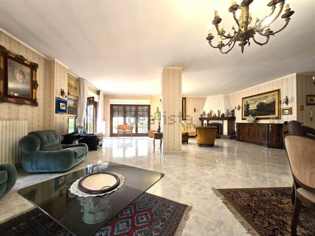 Appartamento in vendita di 155 m² in Via Arenazza