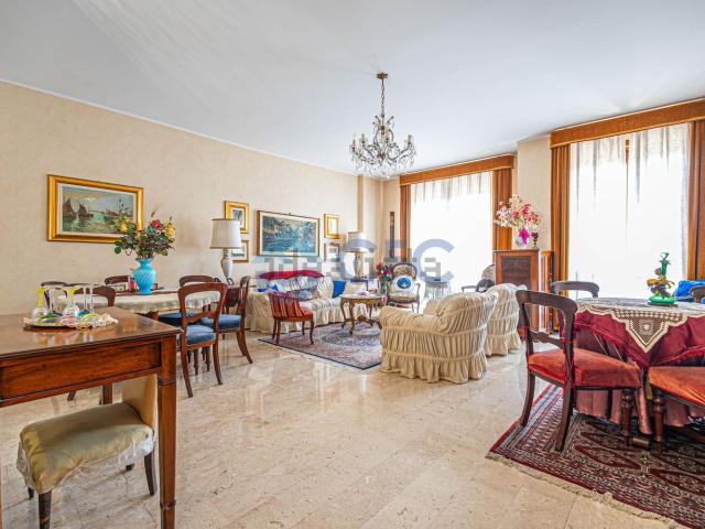 Appartamento in vendita di 155 m² in Via Giovanni Scheiwiller, 1