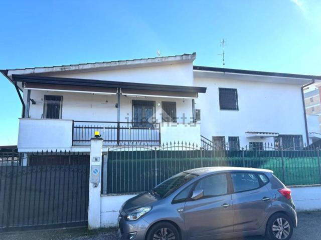 Appartamento in vendita di 155 m² in Via dei Siculi, 14