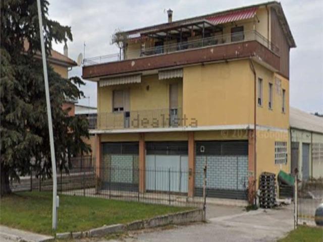 Appartamento in vendita di 155 m² in Via del Commercio