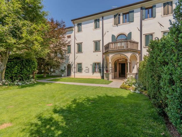 Appartamento in vendita di 155 m² in Via del Fante