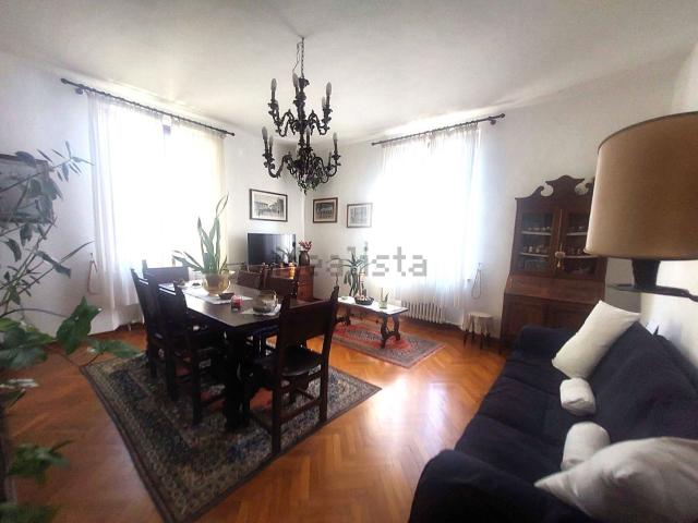 Appartamento in vendita di 155 m² in Via Emilia Est