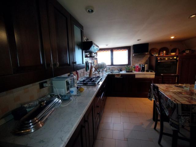 Appartamento in vendita di 155 m² in Via Laghi, 41
