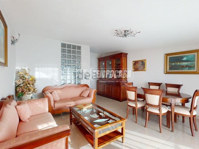 Appartamento in vendita di 155 m² in Via Luigi Maisto, 44