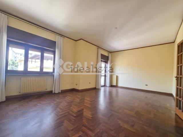 Appartamento in vendita di 155 m² in Via Monte Grappa, 66