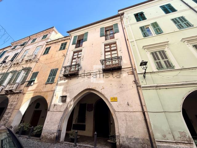 Appartamento in vendita di 155 m² in Via Soleri, 17