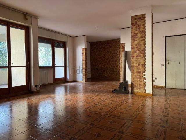 Appartamento in vendita di 155 m² in Via Salvatore Quasimodo