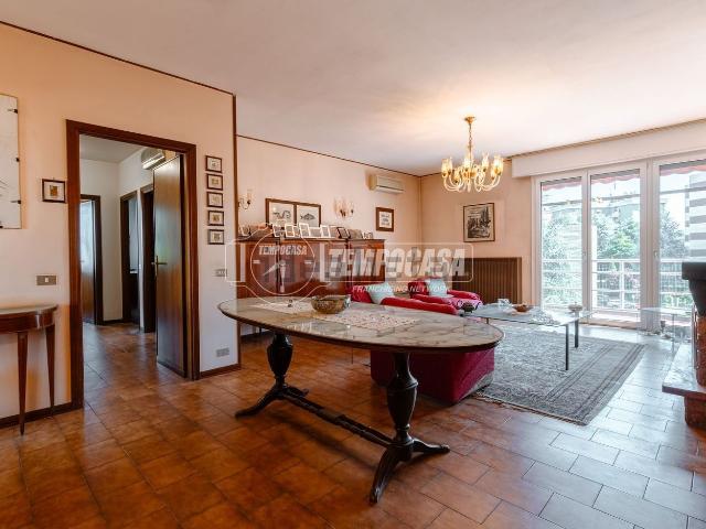 Appartamento in vendita di 155 m² in Via per Sassuolo, 1030