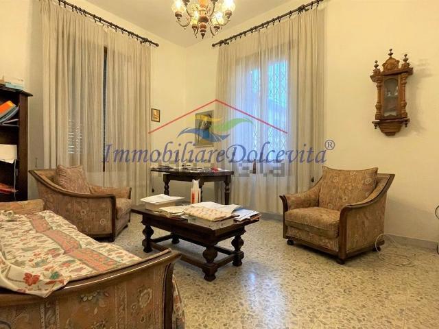 Appartamento in vendita di 155 m² in Via Umberto Crocetta, 36