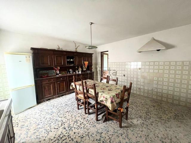 Appartamento in vendita di 155 m² in Via Vecchia Romana