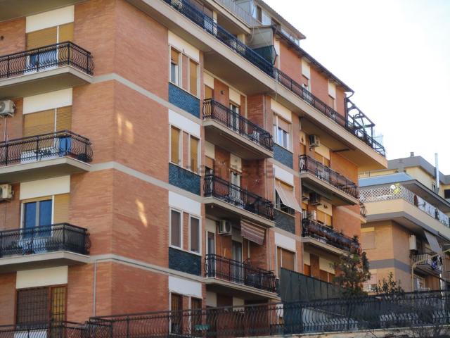 Appartamento in vendita di 155 m² in Viale Alfredo Zambrini