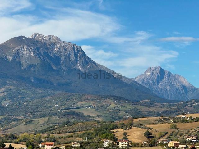 Appartamento in vendita di 156 m² in Via Bernardino Pennese, 3