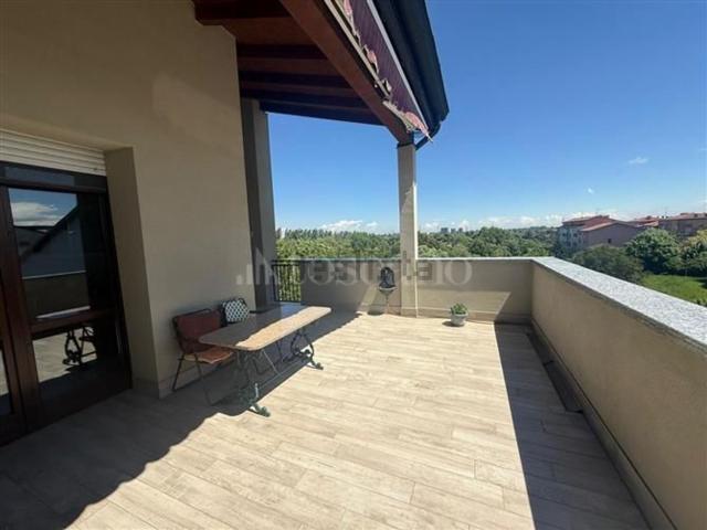 Appartamento in vendita di 156 m² in Via Giovanni Guareschi