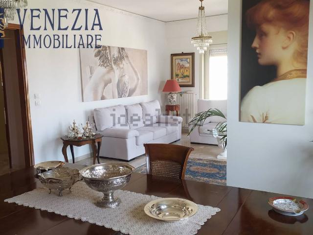 Appartamento in vendita di 156 m² in Via dei Cappuccini, 115