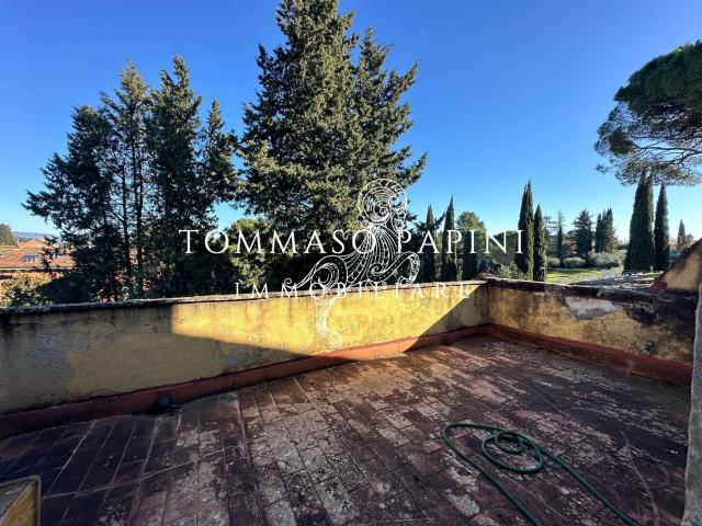 Appartamento in vendita di 156 m² in Via del Gelsomino, 1