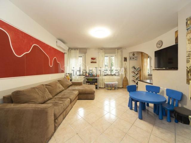 Appartamento in vendita di 156 m² in Via del Lavoro, 67