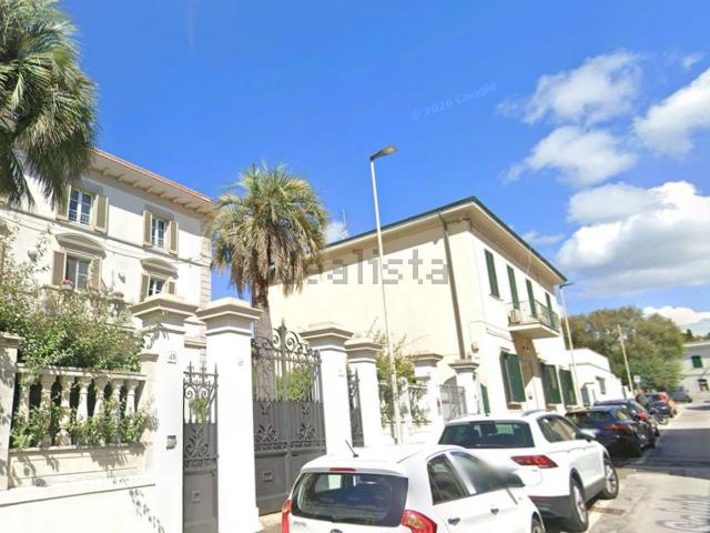 Appartamento in vendita di 156 m² in Via della Salute
