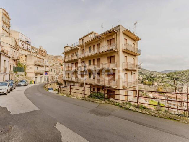 Appartamento in vendita di 156 m² in Via Fontana, 188