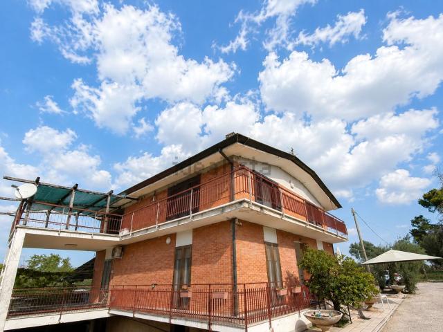 Appartamento in vendita di 156 m² in Via Litoranea