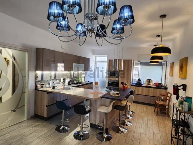 Appartamento in vendita di 156 m² in Via Simoncini Scaglione, 48