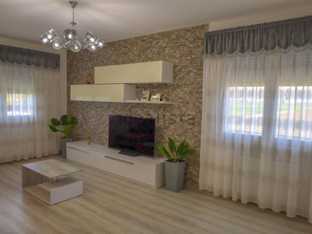 Appartamento in vendita di 156 m² in Via Tabina