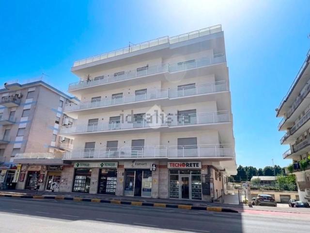 Appartamento in vendita di 156 m² in Viale Ivanoe Bonomi, 22