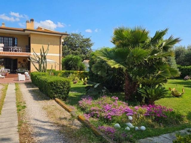 Appartamento in vendita di 156 m² in Strada delle Cannete