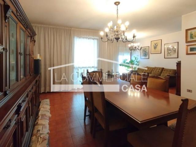 Appartamento in vendita di 157 m² in Via Cappuccina