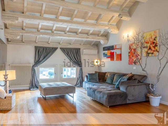 Appartamento in vendita di 157 m² in Via Don Carlo Giacomin, 2