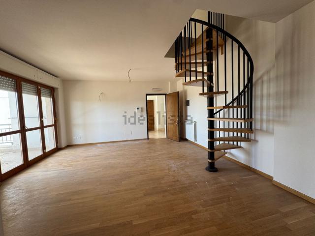 Appartamento in vendita di 157 m² in Via Daniele Badiali, 10