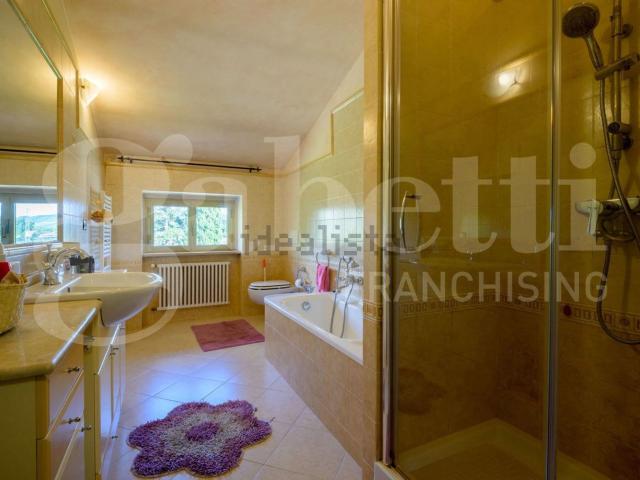 Appartamento in vendita di 157 m² in Via delle Laudi