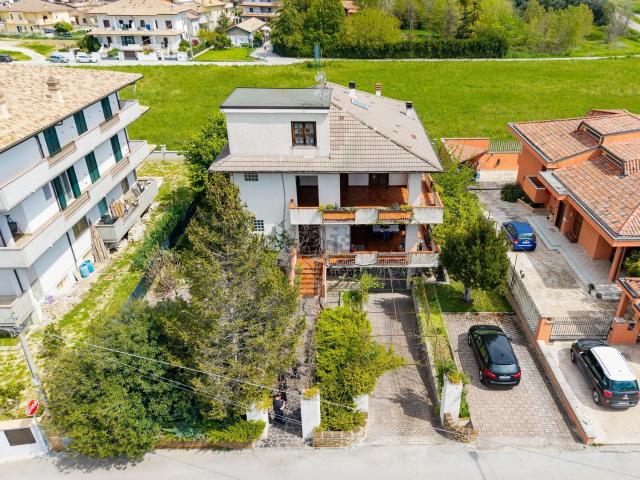 Appartamento in vendita di 157 m² in Via E. Toti 1