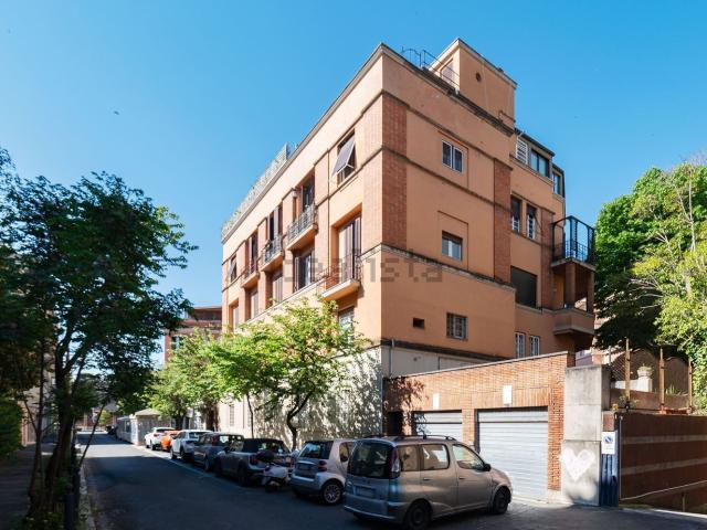 Appartamento in vendita di 157 m² in Via Eleonora Duse, 3