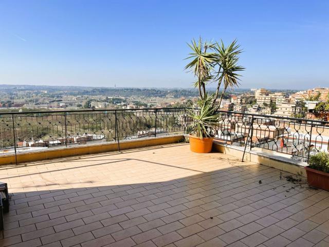 Appartamento in vendita di 157 m² in Via Laiatico, 10