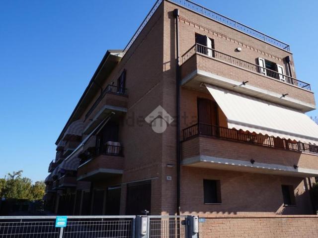 Appartamento in vendita di 157 m² in Via Nonantolana