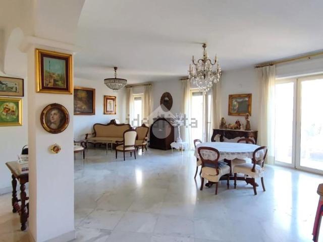 Appartamento in vendita di 157 m² in Via Stendhal