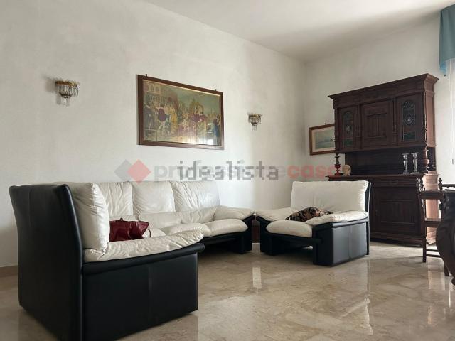 Appartamento in vendita di 157 m² in Via Umberto Giordano, 24
