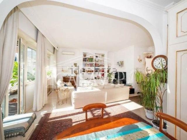 Appartamento in vendita di 157 m² in Corso di Francia, 158
