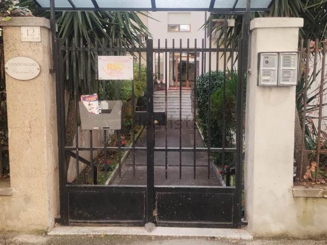 Appartamento in vendita di 158 m² in Via Arturo Labriola, 12