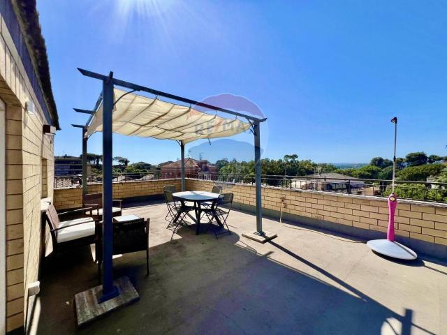 Appartamento in vendita di 158 m² in Via Giuseppe Cirincione, 19