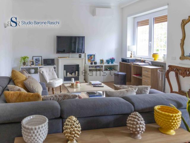 Appartamento in vendita di 158 m² in Via della Mendola