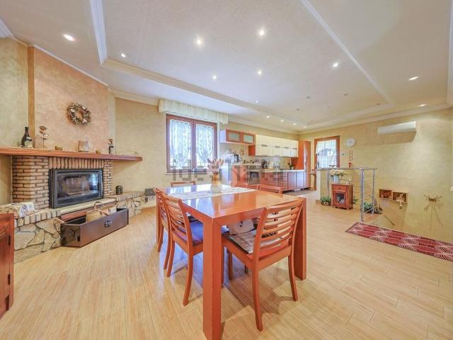 Appartamento in vendita di 158 m² in Via di Valle Santa Maria