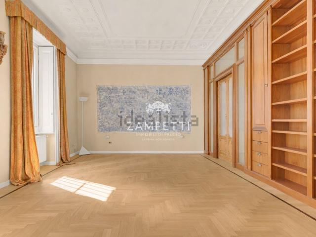 Appartamento in vendita di 158 m² in Via Filippo Carcano, 6