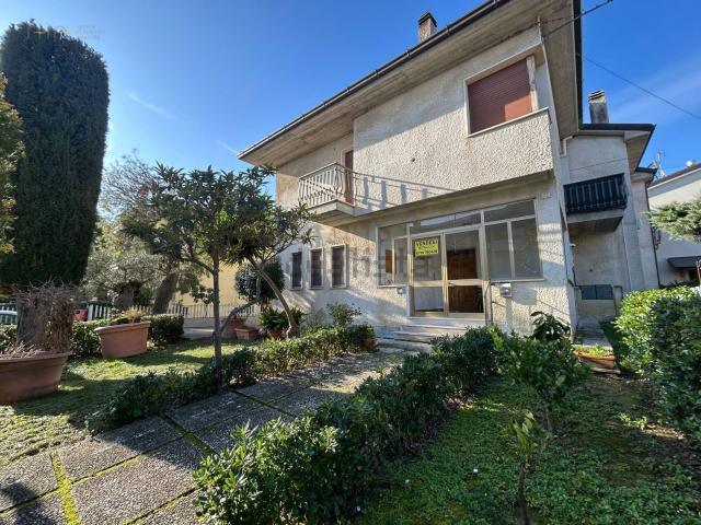Appartamento in vendita di 158 m² in Via Fratelli Cervi, 22